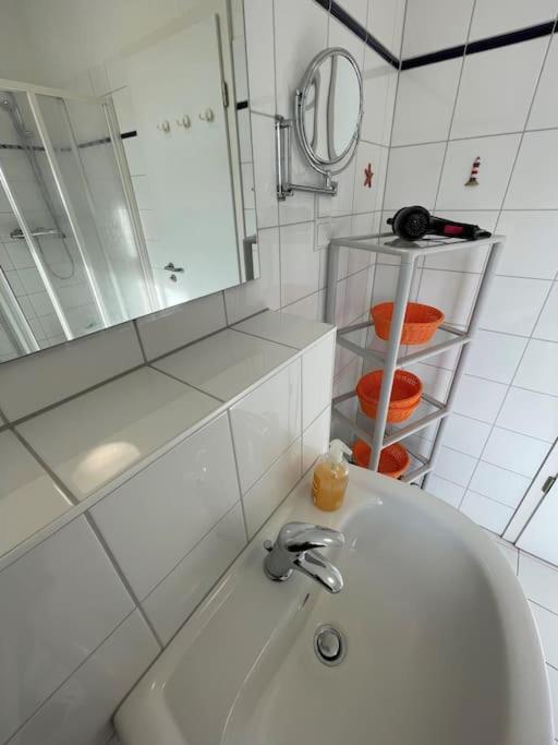 Nur 50 Meter Zum Strand: Tolles Appartement *